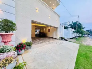 Luxury 6BR Residence with Rooftop Garden for Sale – Battaramulla