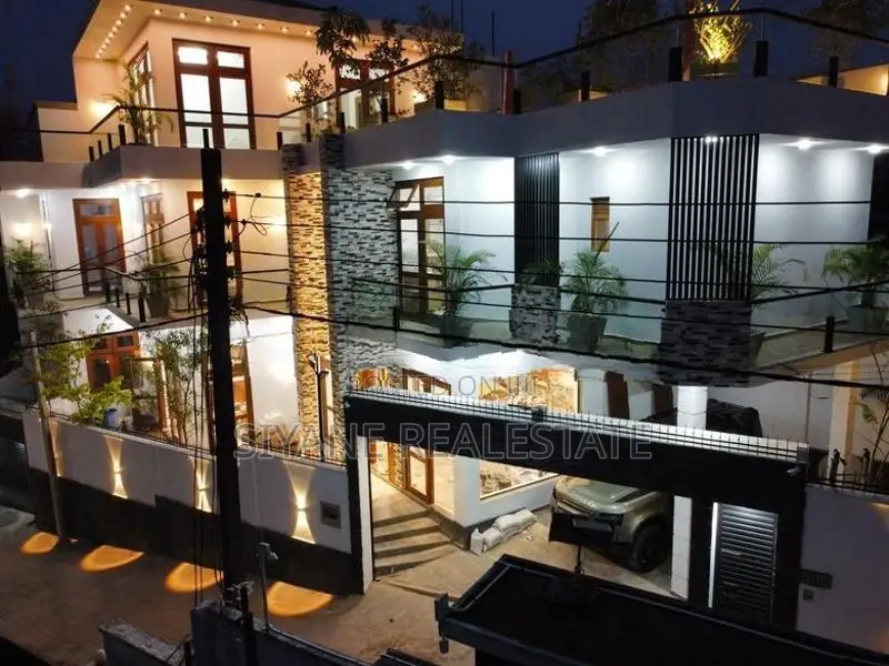 Luxury New House Sale In Pelawatta Battaramulla