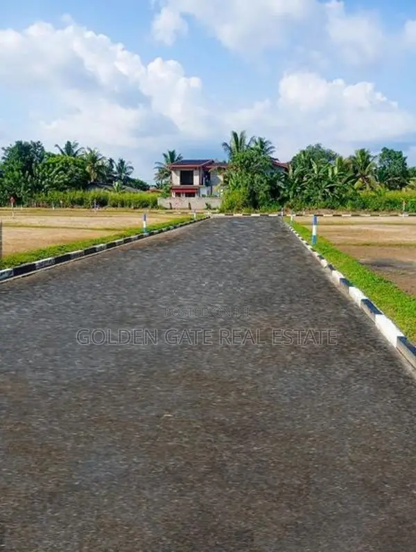 Yakkala Town Land for Sale