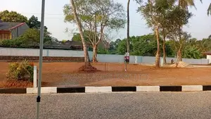 මීගොඩ ආටිගල පාරෙන් බිම් කොටස් විකිණීමට