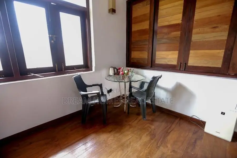 31.0 perches Luxurious 5-Bedroom House for Sale in Nugegoda
