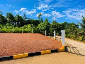 Kalagedihena Sapugasthenna බස් පාරට ඇවිදින දුරින් වටිනා ඉඩමක්
