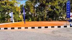 Kalagedihena Sapugasthenna බස් පාරට ඇවිදින දුරින් වටිනා ඉඩමක්