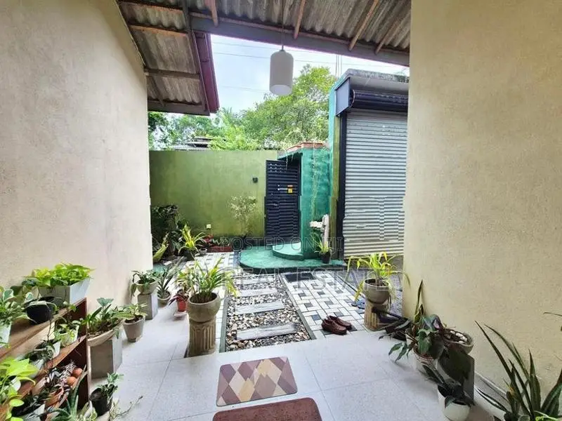Almost Brand New Single Story House For Sale Kahathuduwa