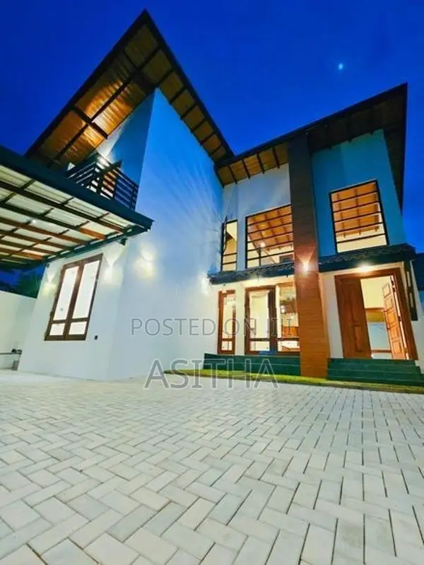 පදින්චි නොවු අලුත්ම දෙමහල් නිවස Koswatta
