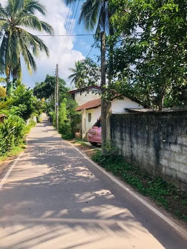 Residential land for sale yakkala Idigolla