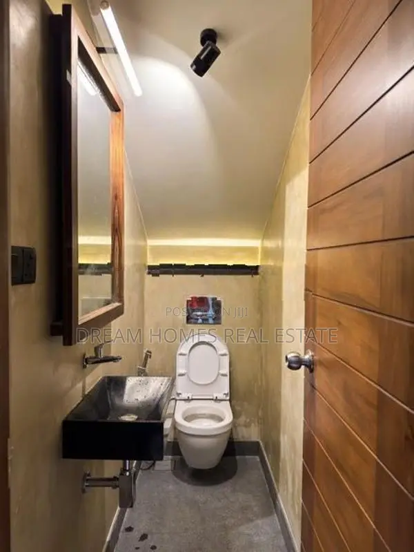 Modern Streamfront Luxury Villa for Sale – Kiriella Elegance Awaits