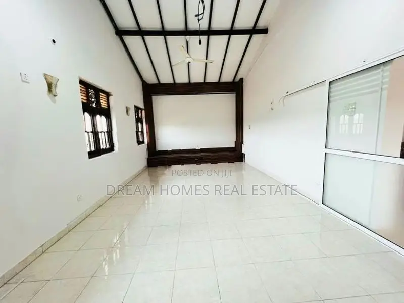 5-Bedroom Luxury House for Rent – Piliyandala