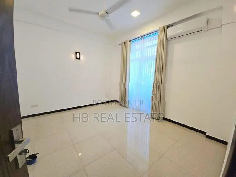 03 - Bed Room Unfurnished Apartment For Sale Mount Lavinia