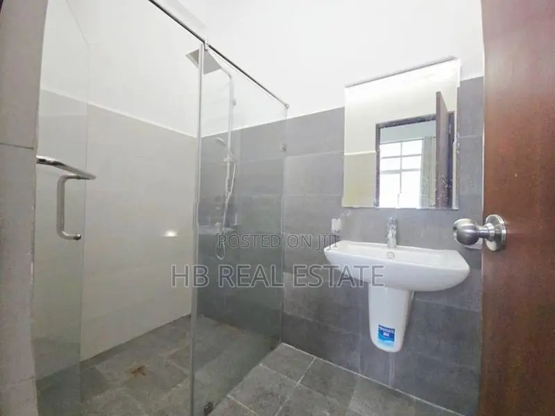 03 - Bed Room Unfurnished Apartment For Sale Mount Lavinia