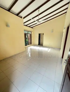 Upstairs House for Rent in Dehiwala – 2 Rooms, A/C, Hot Water Parking