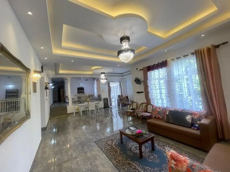 7 Bedroom Villa with 100perch Land in Habaraduwa for Sale