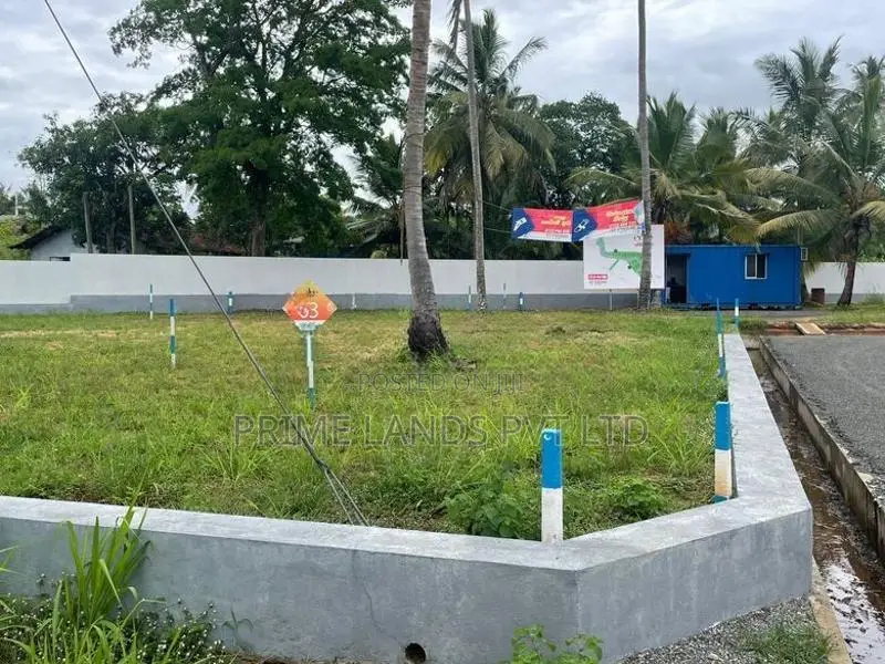 ඉබ්බාගමුව කුරුණෑගල ප්‍රධාන පාරෙන් ඉඩමක් විකිණීමට