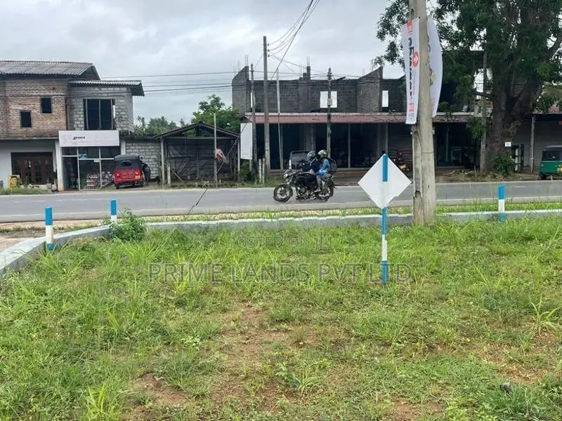 ඉබ්බාගමුව කුරුණෑගල ප්‍රධාන පාරෙන් ඉඩමක් විකිණීමට