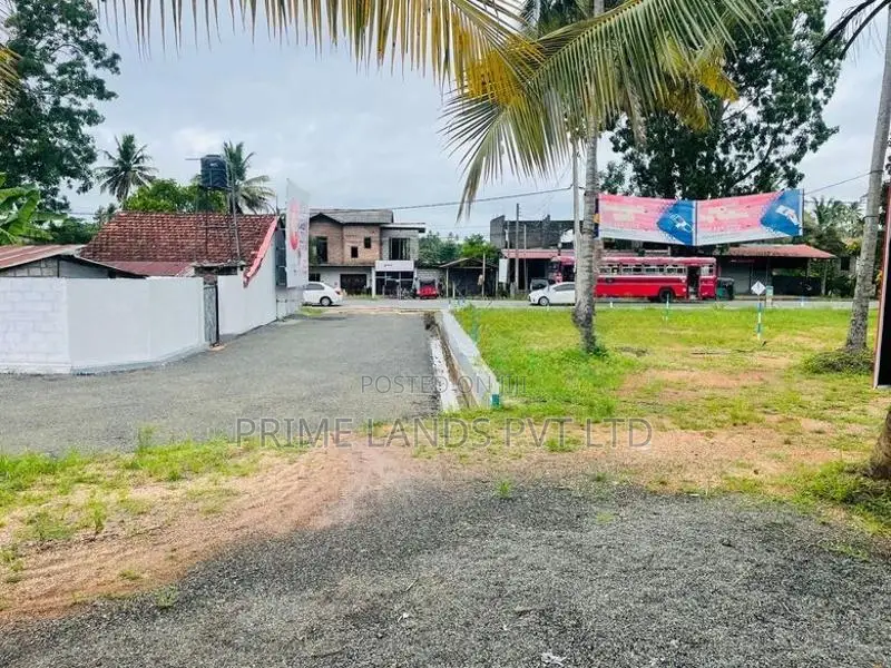 ඉබ්බාගමුව කුරුණෑගල ප්‍රධාන පාරෙන් ඉඩමක් විකිණීමට