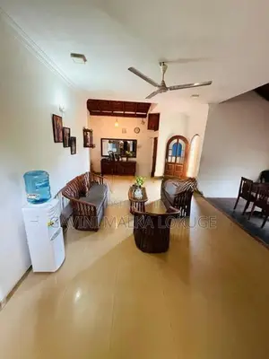නුගේගොඩ – දෙමහල් නිවසක් විකිණීමට