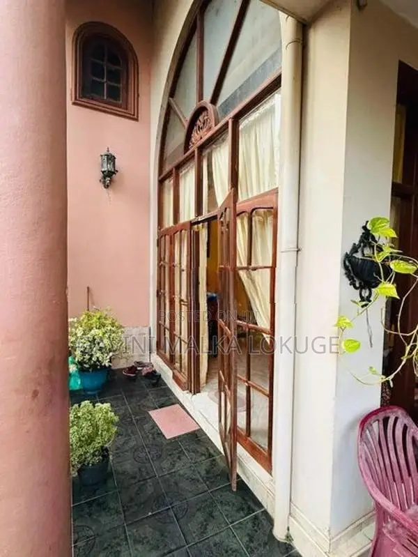 නුගේගොඩ – දෙමහල් නිවසක් විකිණීමට