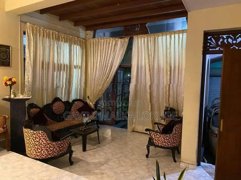 නුගේගොඩ – දෙමහල් නිවසක් විකිණීමට