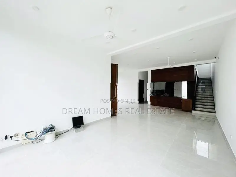 Spacious 5-Bedroom House for Rent – Pelawatta