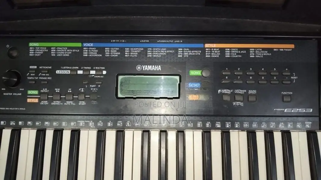 Yamaha PSR E253 KEYBOARD