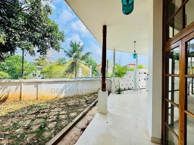 16 Perch Luxury House for Sale – Battaramulla