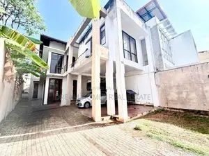 Old 4BR House for Sale in Nugegoda