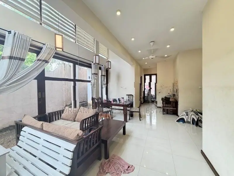 Old 4BR House for Sale in Nugegoda