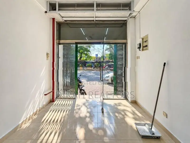 Main Road-Facing Shop for Rent | Colombo 10 (ZR-0032)