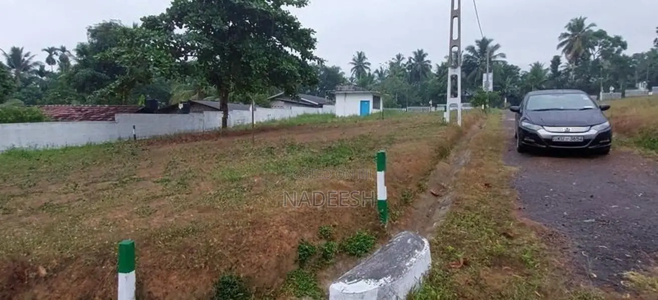 Land for Sale – Highway Exit (Gelanigama)