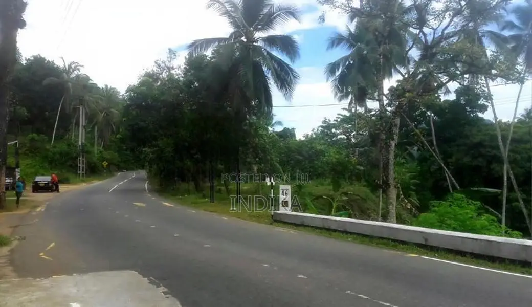 වටිනාකමින් පිරි පර්චස් 110ක ඉඩමක් කිරිඇල්ලෙන්