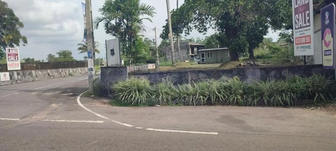Kottawa 336 Bus Road Facing Commercial Land for Sale