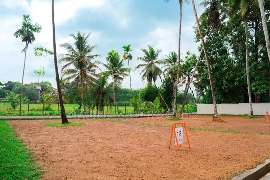 Prime Land Plots for Sale Near Hemas Hospital (තලවතුගොඩ නගරයෙන්)
