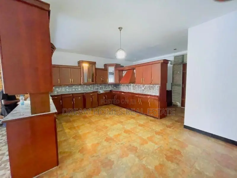 Luxury 2-Storey House with Swimming Pool for Sale – Battaramulla