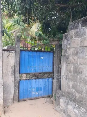 House with Land Near Main Road – Periyaneelavanai in Kalmunai
