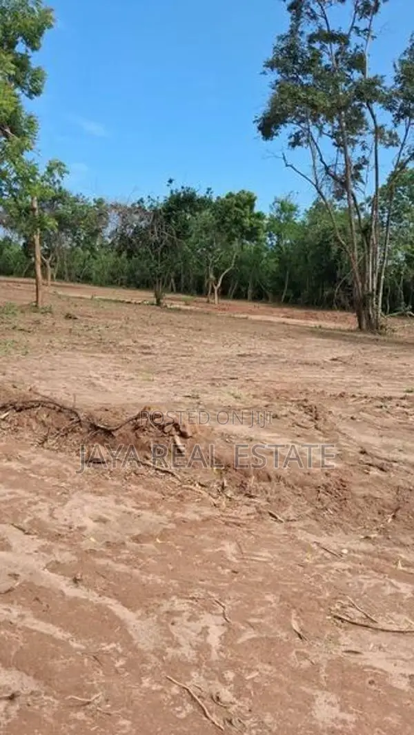 රැකවට නුදුරින් අගනා ඉඩමක්