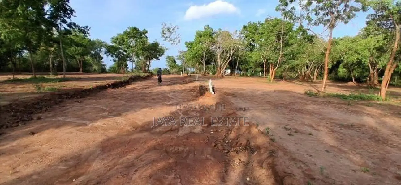රැකවට නුදුරින් අගනා ඉඩමක්