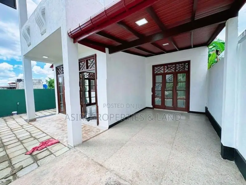 Two Story 4 Bedrooms House for Sale in Homagama Godagama