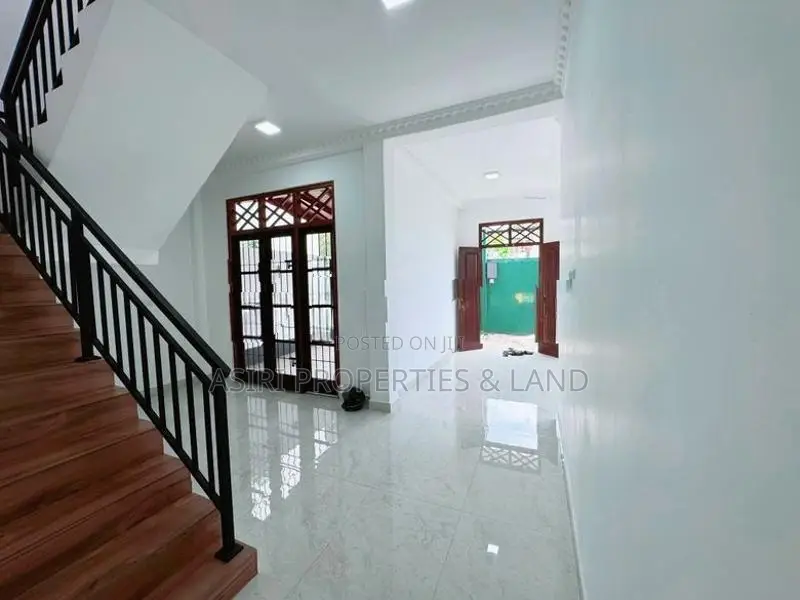 Two Story 4 Bedrooms House for Sale in Homagama Godagama