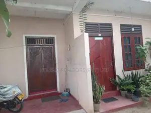 5-Bedroom House for Sale Piliyandala
