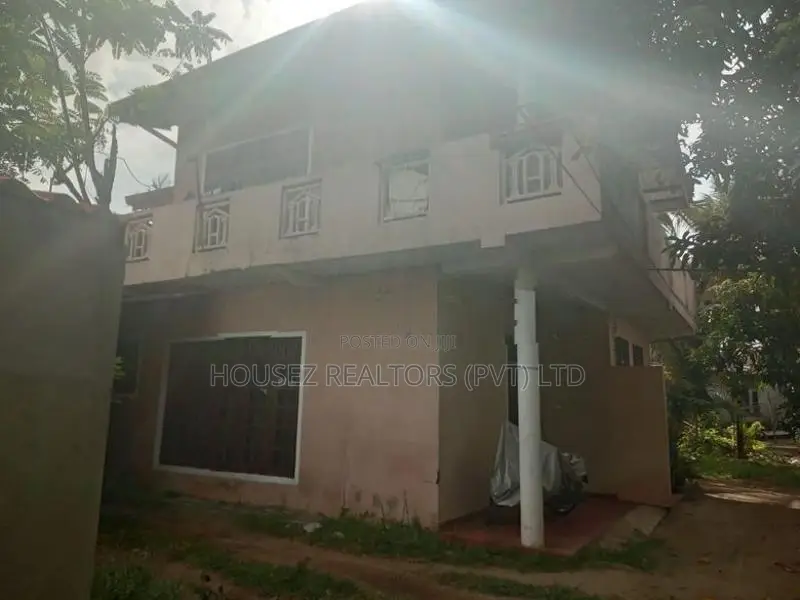 5-Bedroom House for Sale Piliyandala