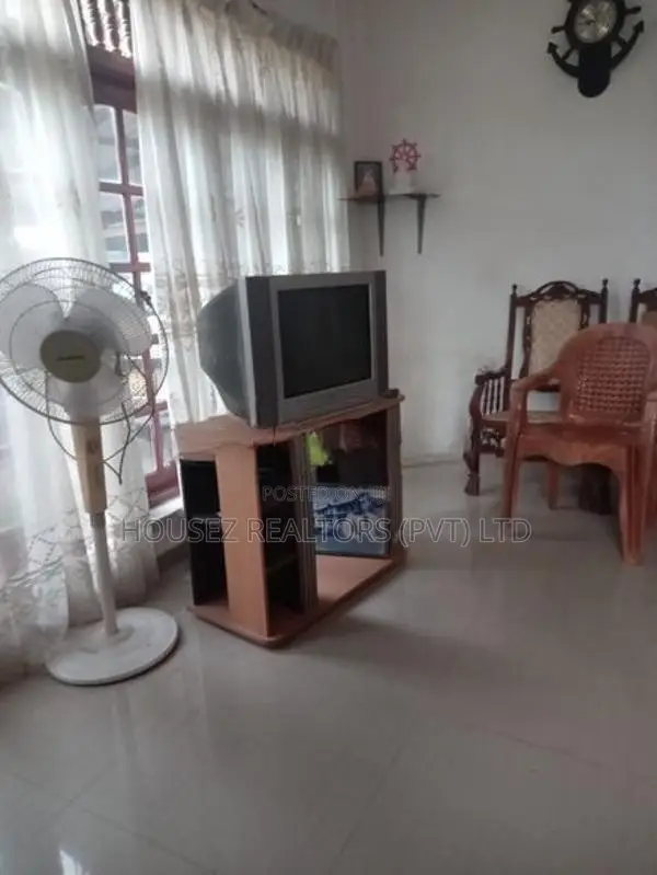 5-Bedroom House for Sale Piliyandala