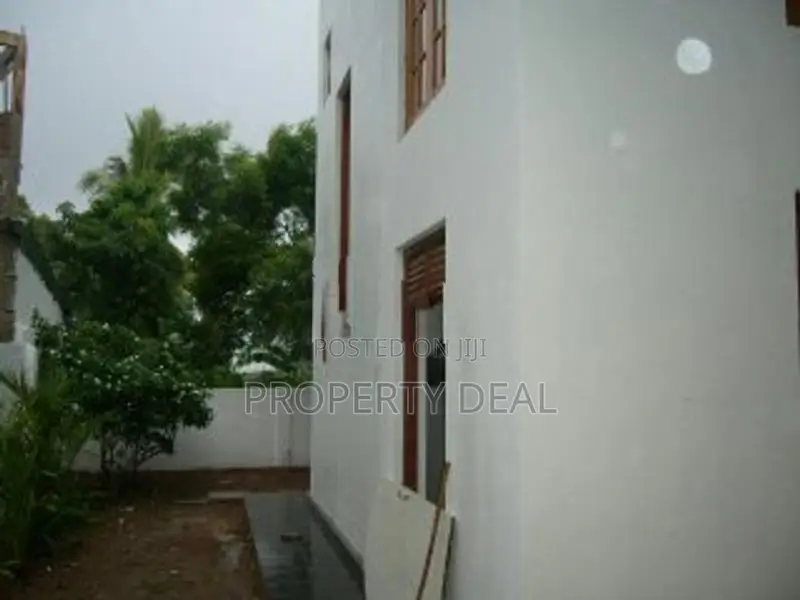 3 Story 6 Bedroom House For Sale in Kohuwala - PDH23