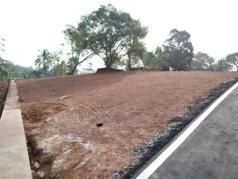 අඹතලේ හන්දියට ආසන්නව බිම් කොටස් විකිණීමට