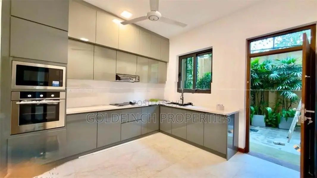 Brand New Luxury House For Sale At Lake Road, Battaramulla