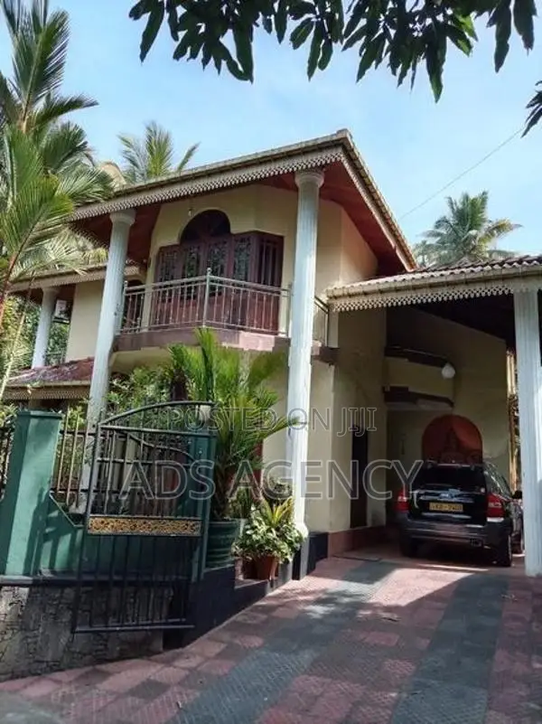 Two Storey House For Sale In Peradeniya