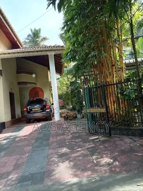 Two Storey House For Sale In Peradeniya