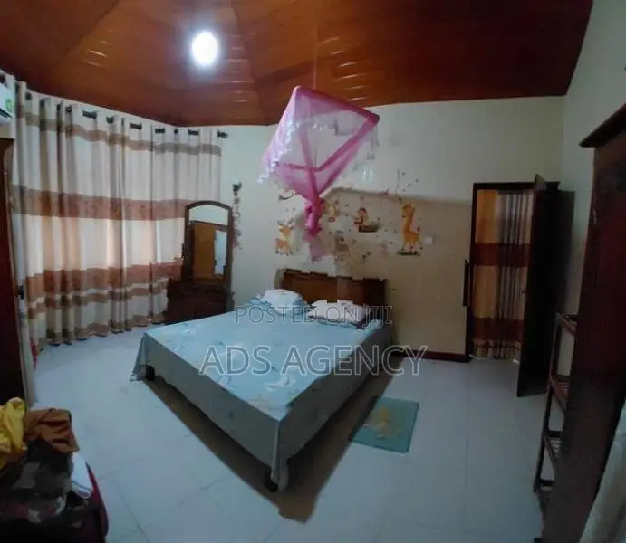 Two Storey House For Sale In Peradeniya