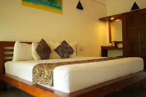 TANGALLE : 55-BR (60,000 SQFT) VILLA TYPE HOTEL FOR SALE IN RANNA