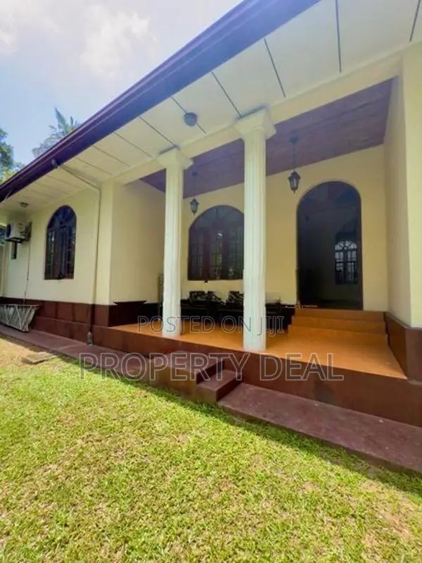 Modern House for Sale in Malabe – PDH372