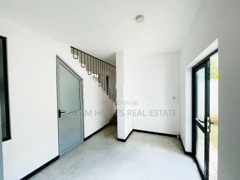 Spacious 4-Bedroom House for Rent – Thalawathugoda